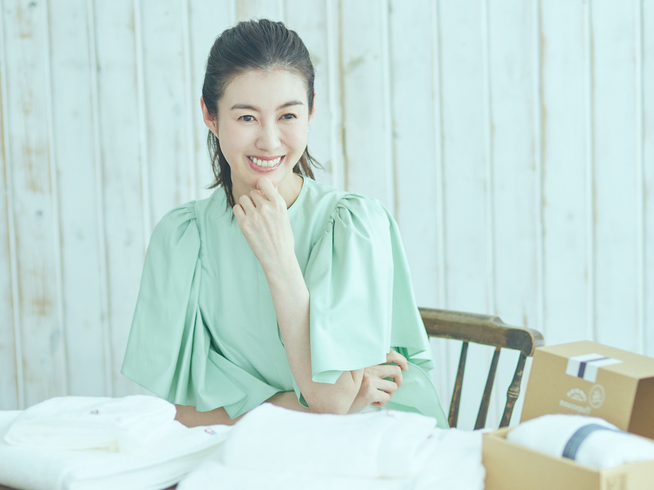 インタビューを受けるともさかりえさん