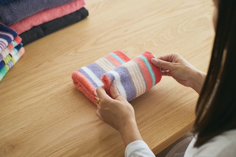 縁が内側になるように1/3に折る