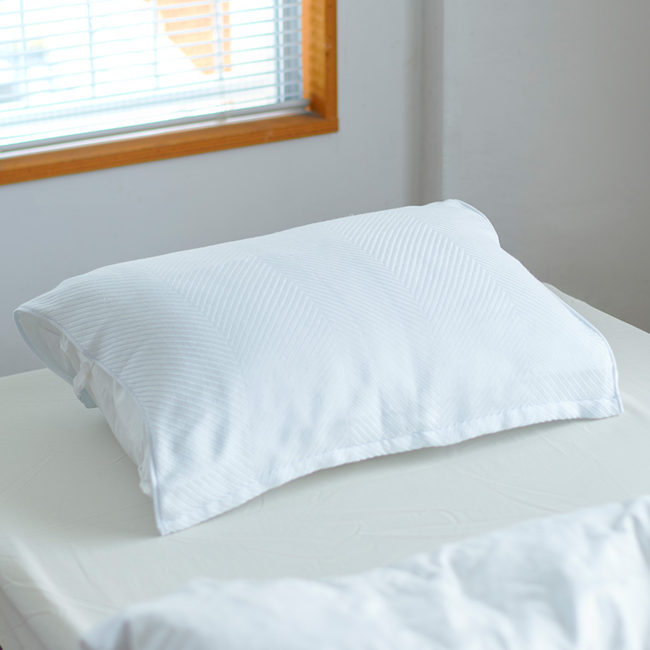 【皮膚科医監修】清潔な睡眠環境を保つにはタオル素材のまくらカバーがおすすめ